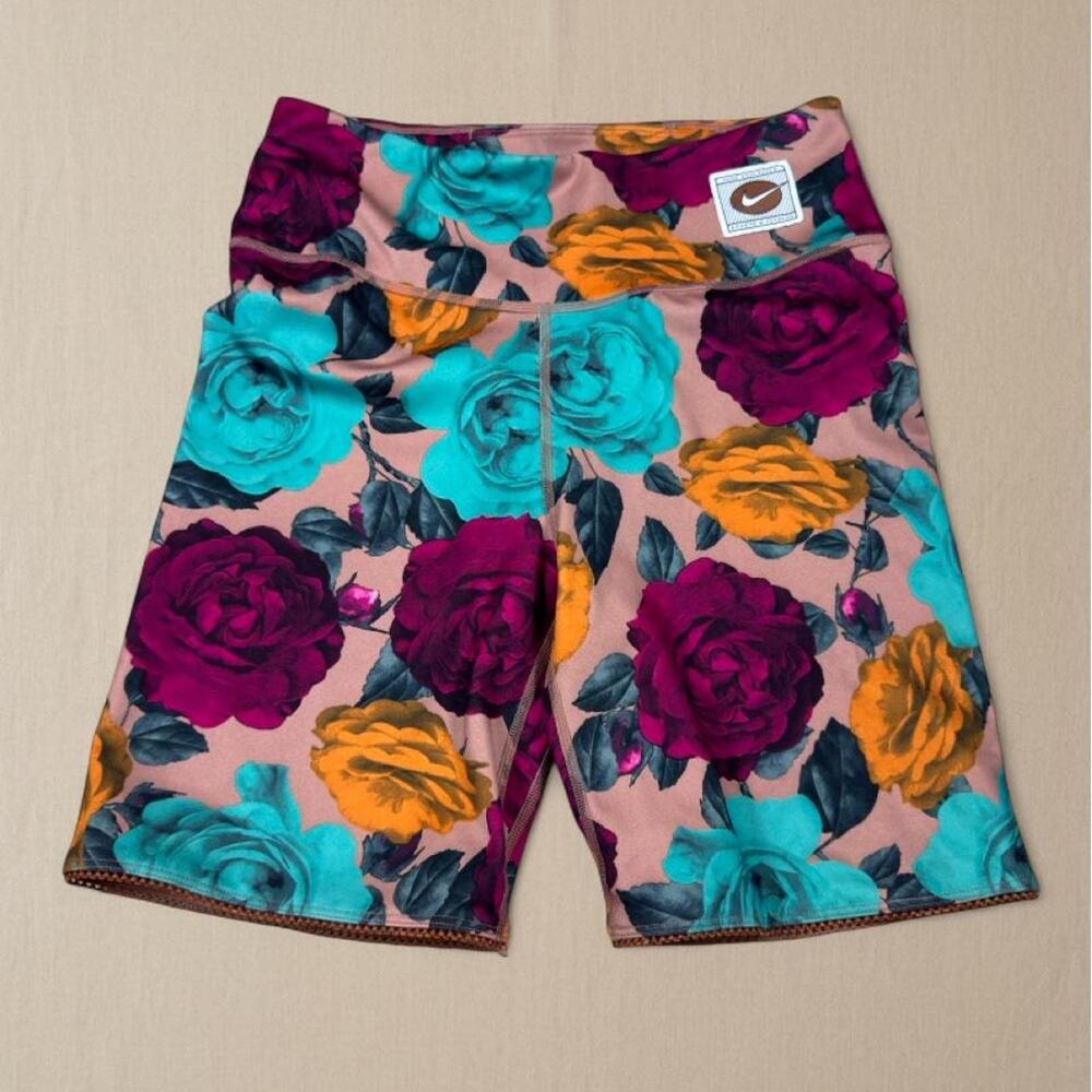 Super cute nike womens one